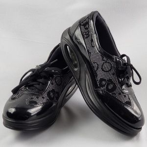 Larento Massai Women's Walking Shoes.